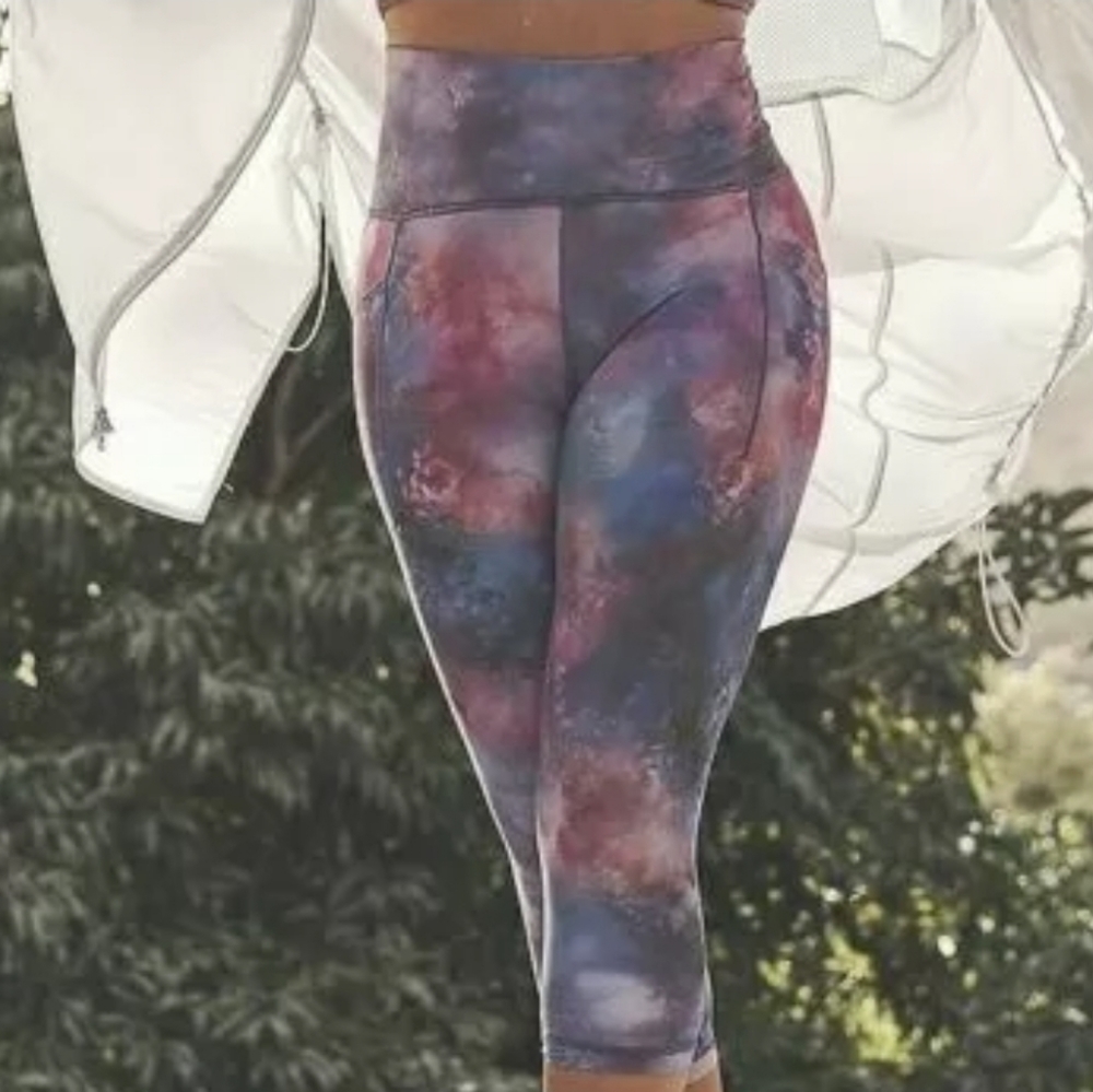 Athleta Salutation Stash Pocket II Capri Supernova
